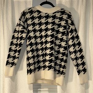 Lou & Grey Black and Cream Houndstooth Sweater